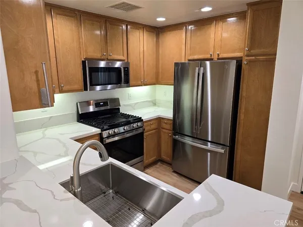 $3,850 | 48 Vermillion, Irvine, CA 92603