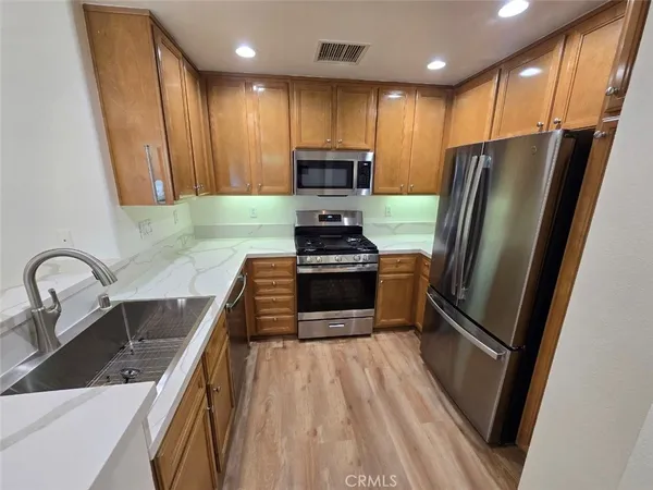 $3,850 | 48 Vermillion, Irvine, CA 92603