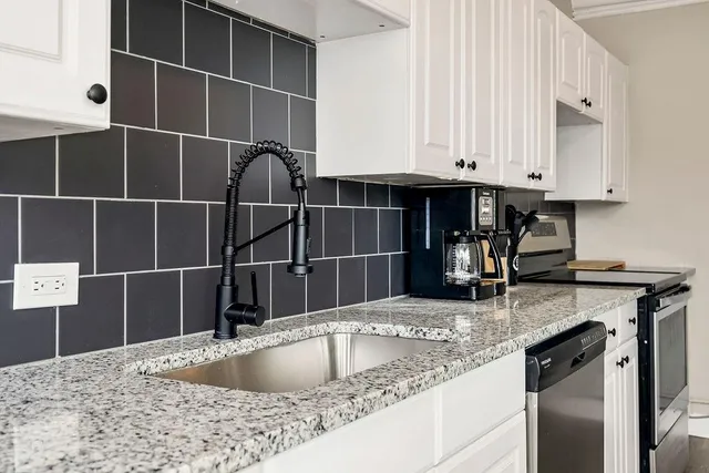 $600,000 | 3951 Warwick Boulevard, Kansas City, MO 64111