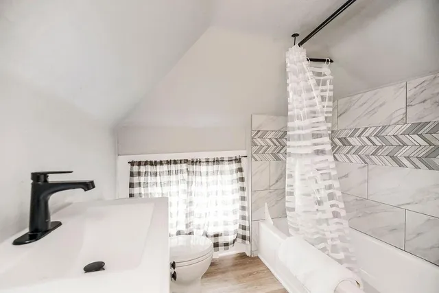 $600,000 | 3951 Warwick Boulevard, Kansas City, MO 64111