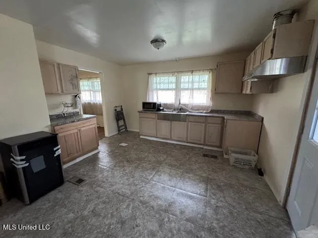 $300,000 | 401 Carpenter Street, Utica, MS 39175