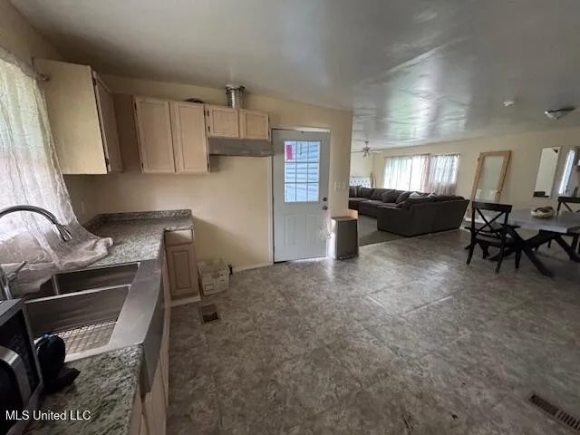 $300,000 | 401 Carpenter Street, Utica, MS 39175