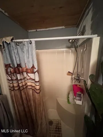 $300,000 | 401 Carpenter Street, Utica, MS 39175