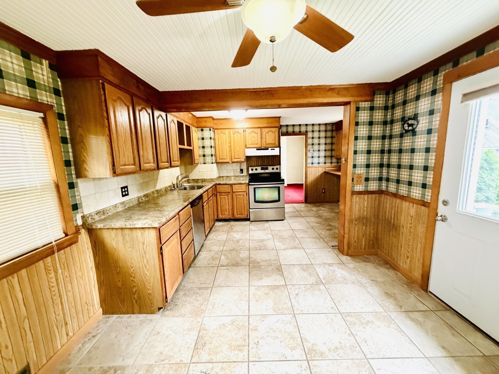 433 Gifford Street Springfield, MA 01118 - Photo 7 of 21 Gallery Image 7