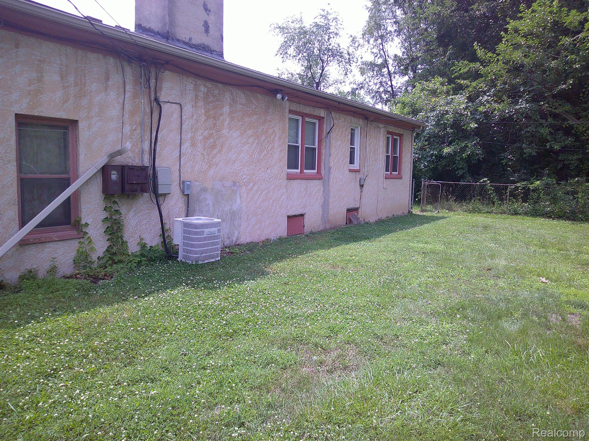 6840 Wayne Course Street Romulus, MI 48174 - Photo 11 of 19 Rear of house