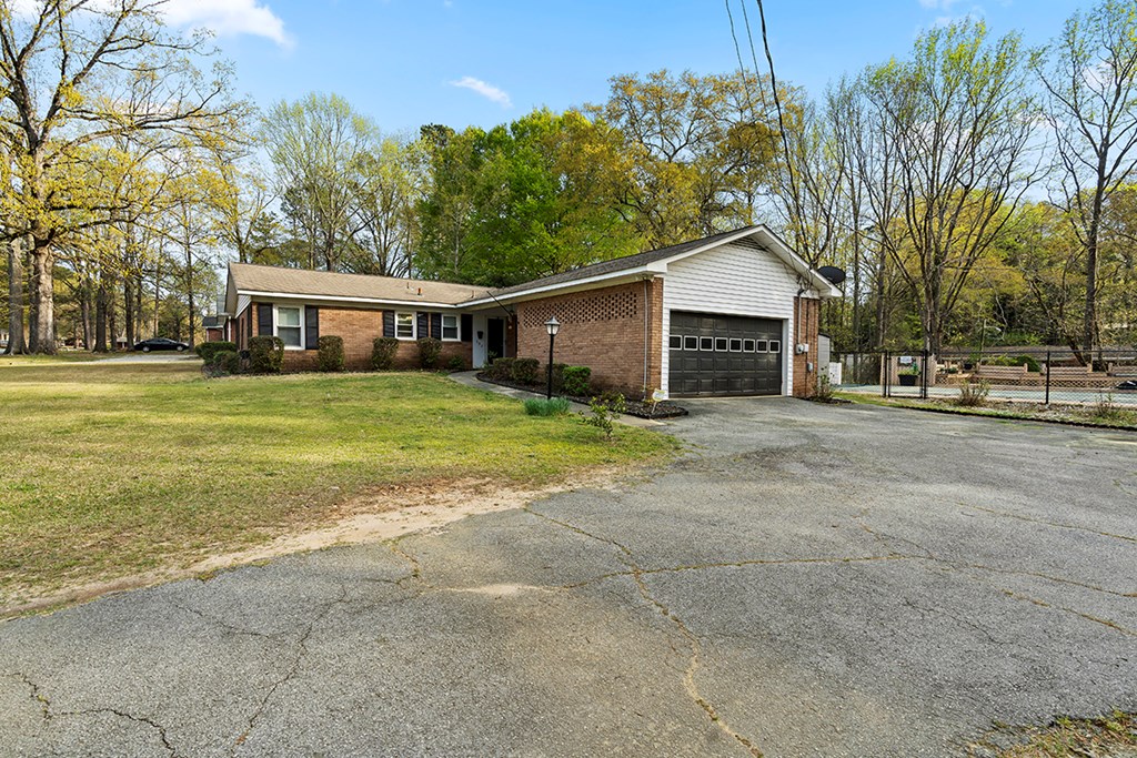 133 Avondale Road Greenwood, SC 29649 - Photo 2 of 15 Gallery Image 2