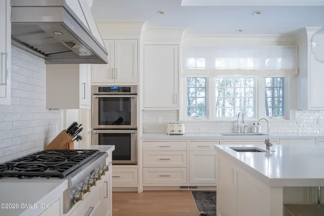 $8,050,000 | 7 Indian Head Road, Riverside, CT 06878