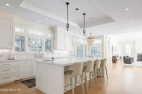 $8,050,000 | 7 Indian Head Road, Riverside, CT 06878