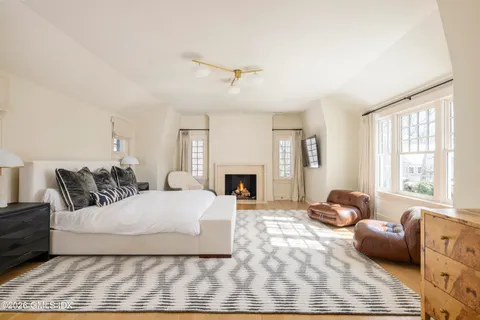 $8,050,000 | 7 Indian Head Road, Riverside, CT 06878