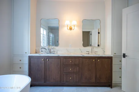 $8,050,000 | 7 Indian Head Road, Riverside, CT 06878