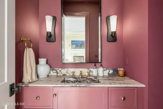 $8,050,000 | 7 Indian Head Road, Riverside, CT 06878