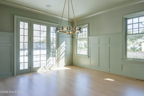 $8,050,000 | 7 Indian Head Road, Riverside, CT 06878