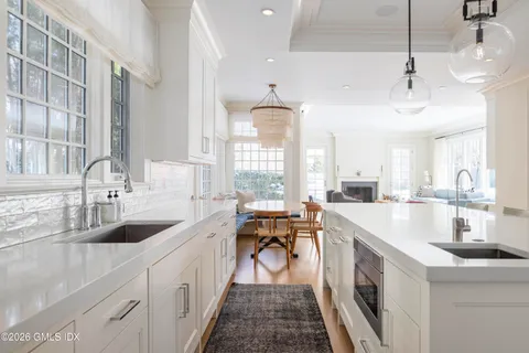 $8,050,000 | 7 Indian Head Road, Riverside, CT 06878