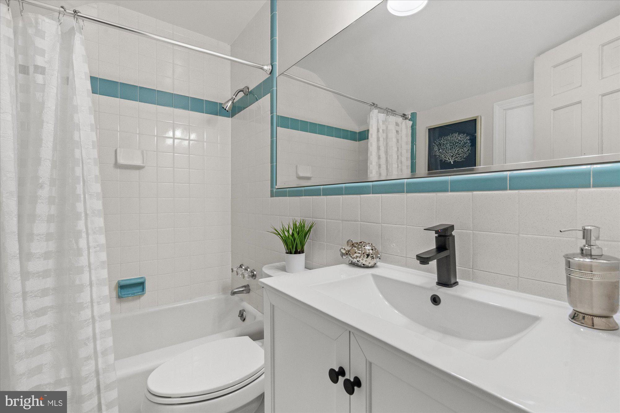 9500 Columbia Boulevard Silver Spring, MD 20910 - Photo 15 of 19 Hall bath with vanity, tub and shower
