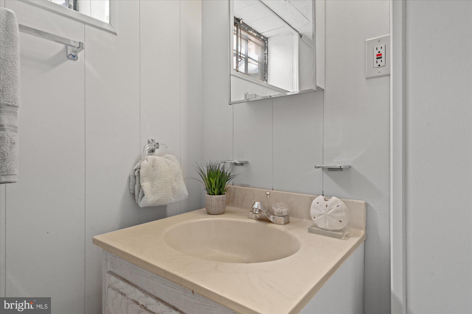 9500 Columbia Boulevard Silver Spring, MD 20910 - Photo 18 of 19 Lower level full bath