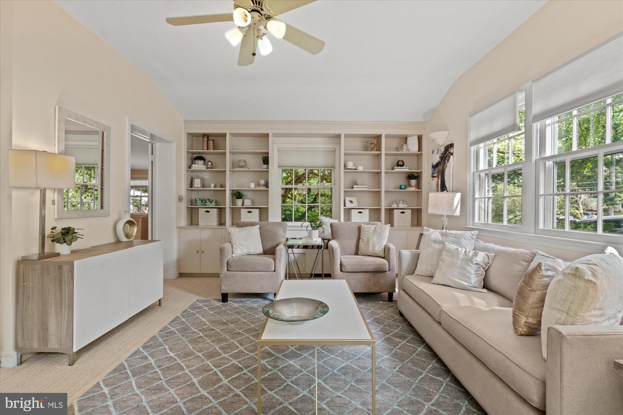 9500 Columbia Boulevard Silver Spring, MD 20910 - Photo 5 of 19 Large family room with desk space