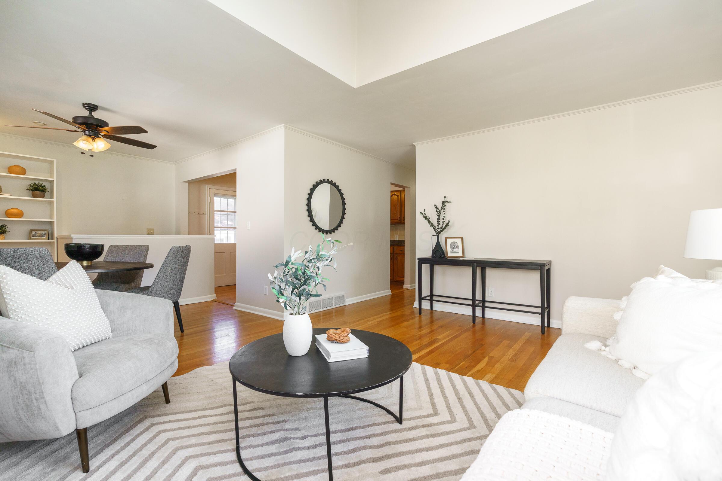 2150 Edgevale Road Columbus, OH 43221 - Photo 6 of 52 2150 Edgevale Rd interiors-13