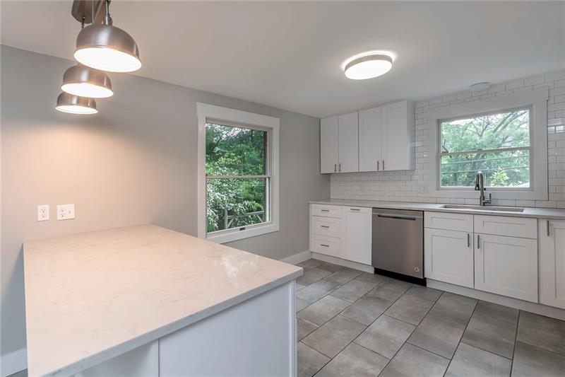 761 Thompson Run Road Pittsburgh, PA 15237 - Photo 3 of 25 Gallery Image 3