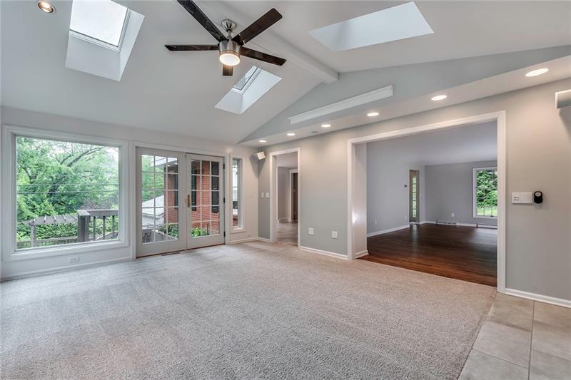 761 Thompson Run Road Pittsburgh, PA 15237 - Photo 10 of 25 Gallery Image 10