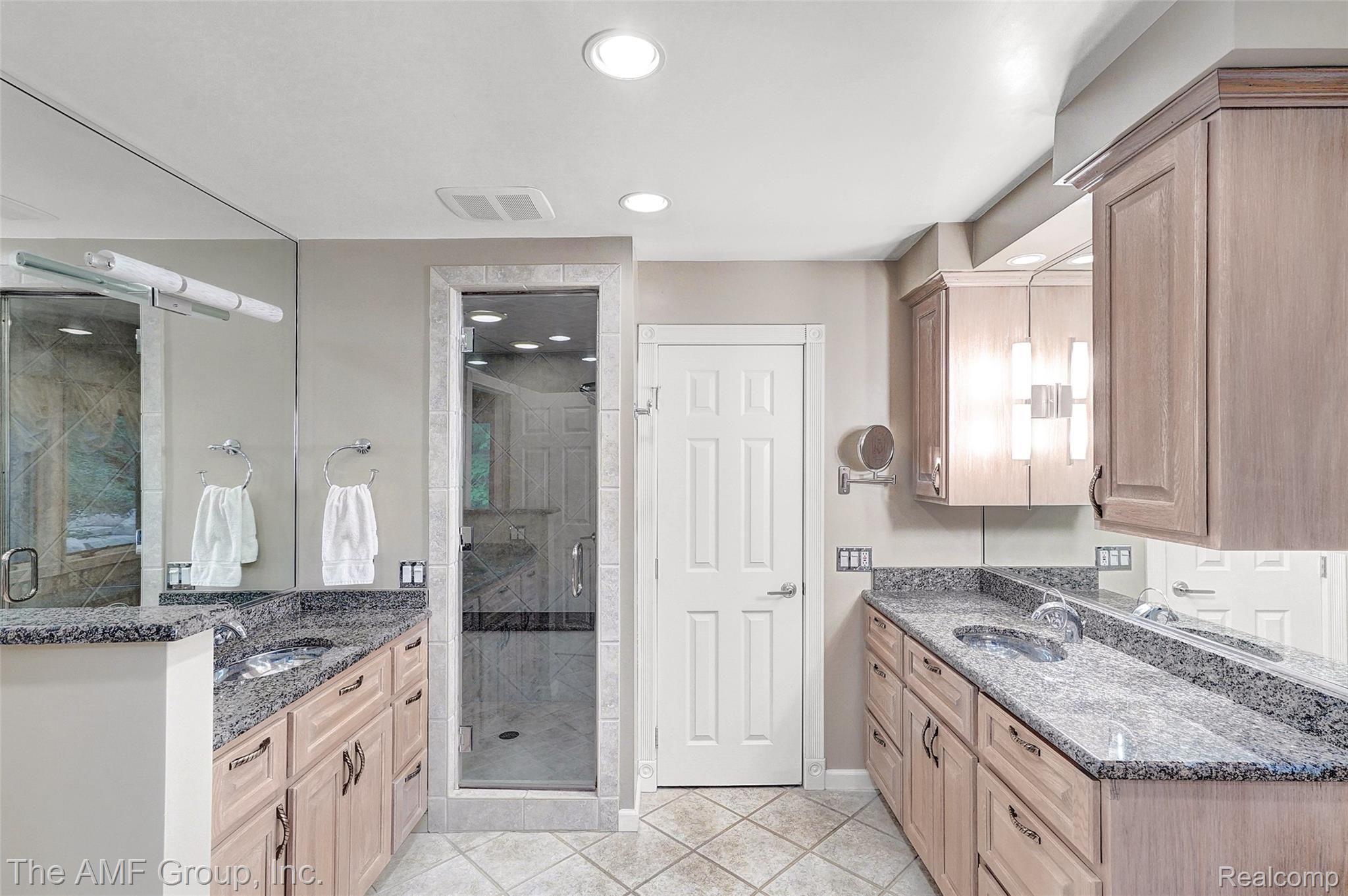 2695 Dutton Road Rochester, MI 48306 - Photo 13 of 41 Glass enclosed shower and dual sinks!