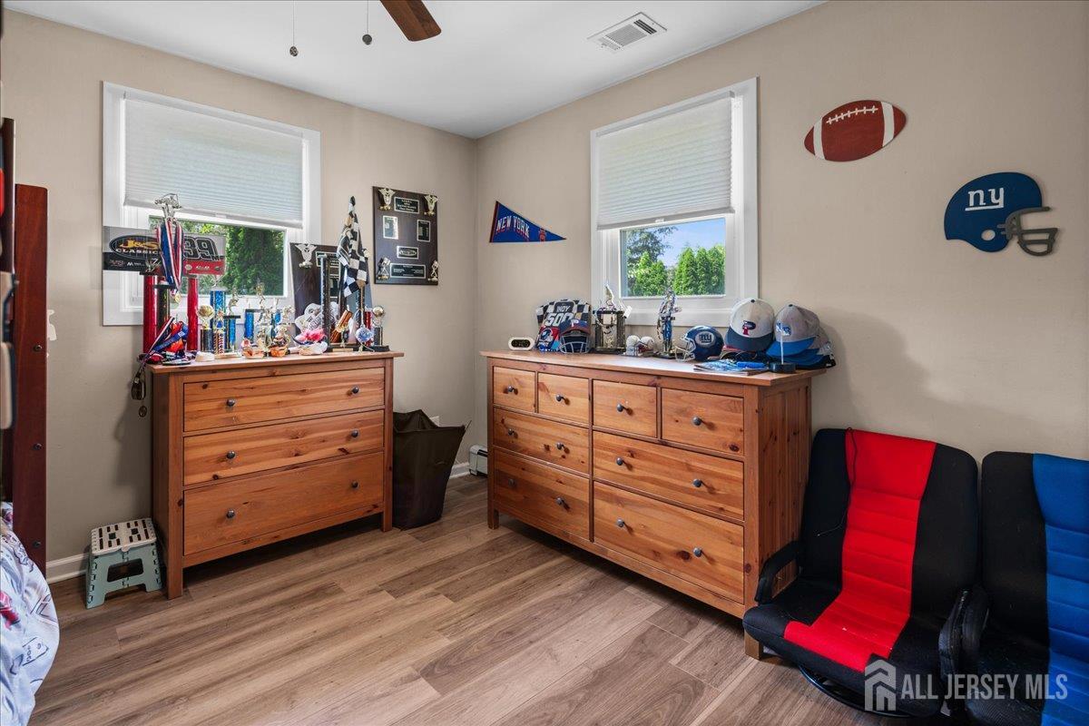 5 Applegate Road Jobstown, NJ 08041 - Photo 18 of 34 a room with a dresser and a mirror