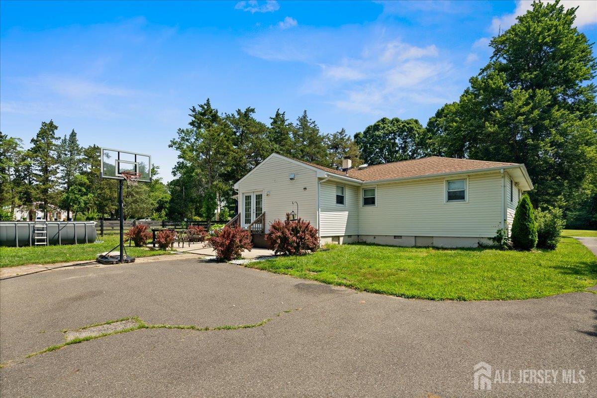5 Applegate Road Jobstown, NJ 08041 - Photo 24 of 34 a view of a house with backyard and trees