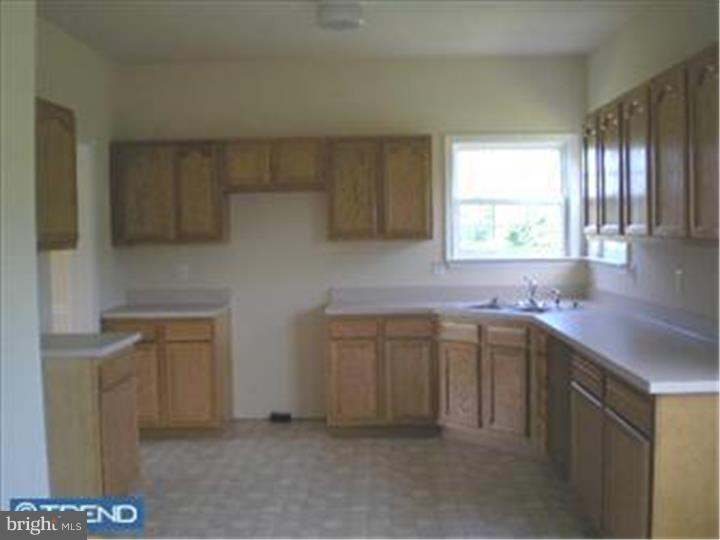 335 Blake Road Oxford, PA 19363 - Photo 6 of 21 Kitchen