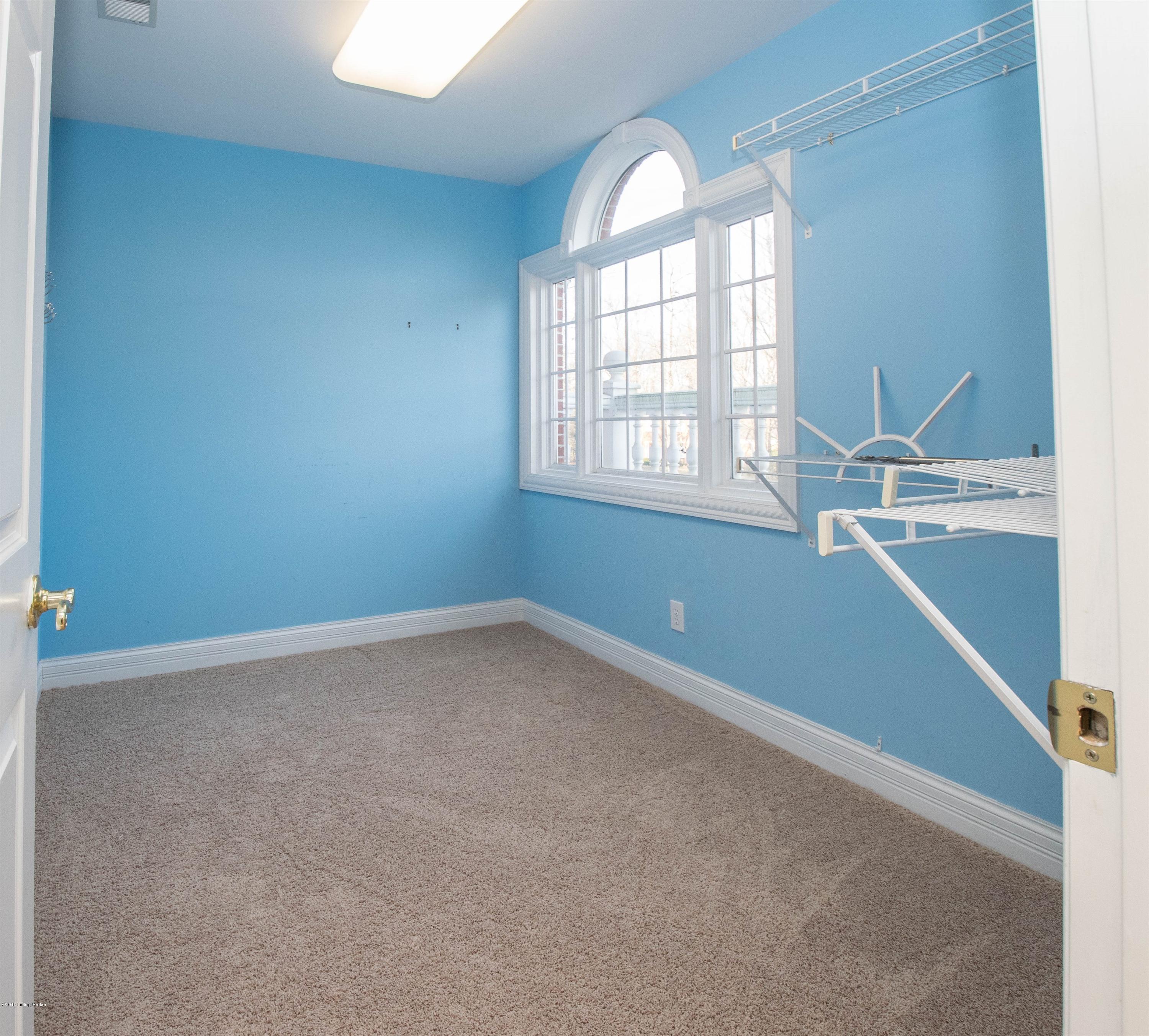 7 Anchorage Pointe Anchorage, KY 40223 - Photo 45 of 62 044_Closet