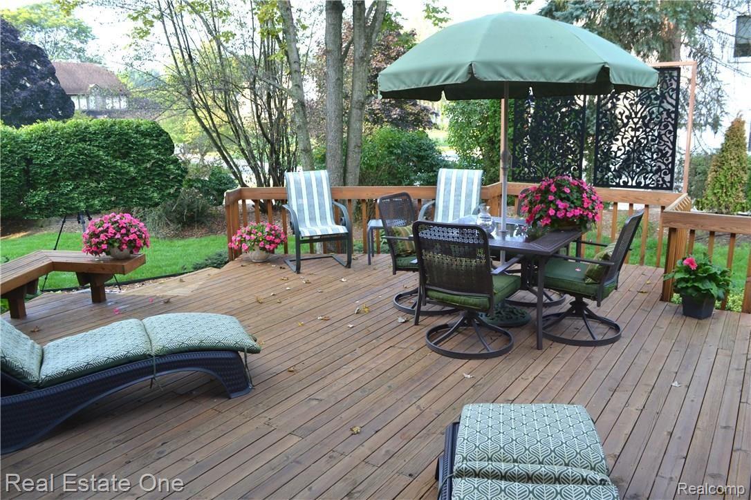 31135 Country Ridge Circle Farmington, MI 48331 - Photo 35 of 37 deck1.jpg