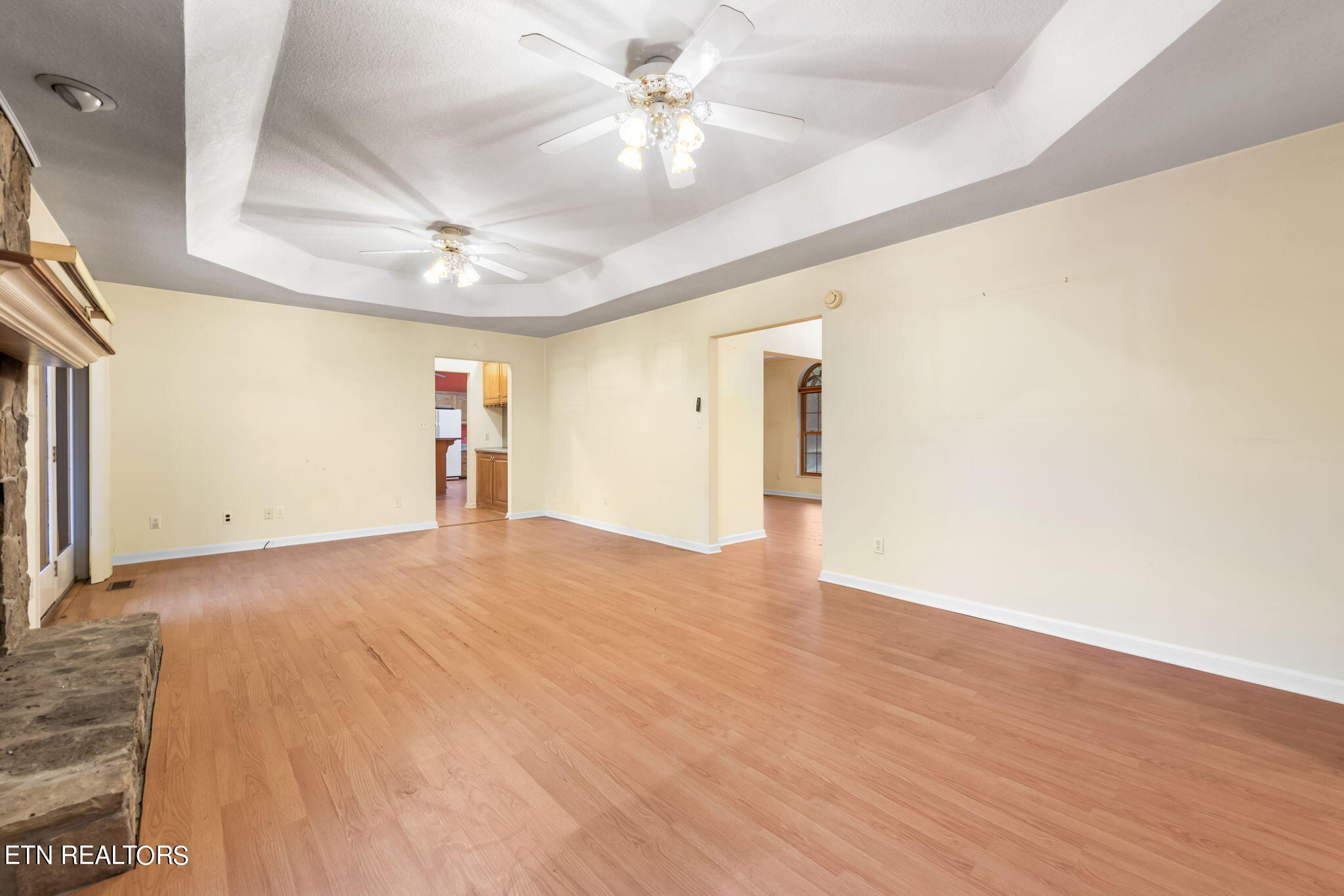 133 University Road Kingston, TN 37763 - Photo 15 of 58 living room