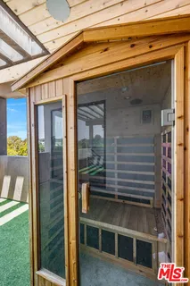 $1,599,000 | 4425 North Studio Place, Studio City, CA 91602
