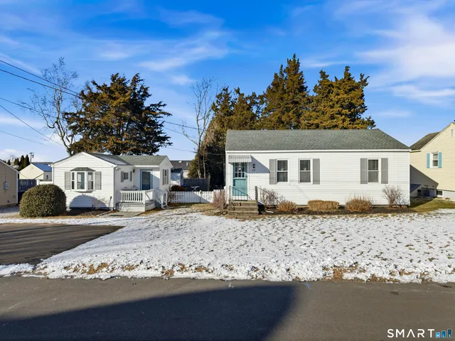 $649,900 | 49 Uncas Road, Clinton, CT 06413