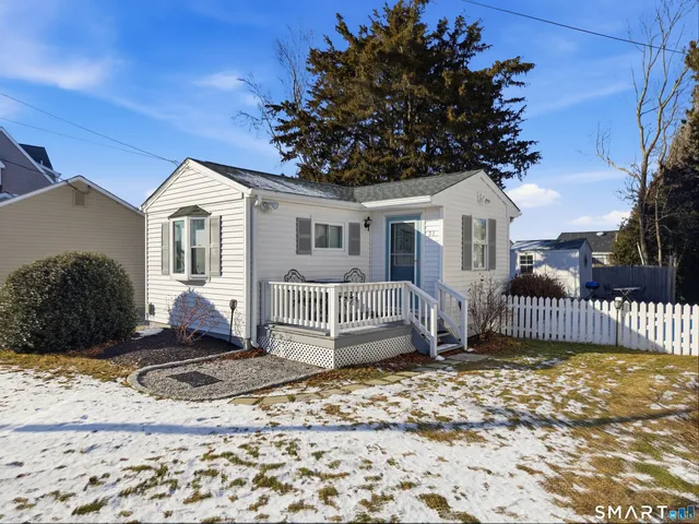 $649,900 | 49 Uncas Road, Clinton, CT 06413