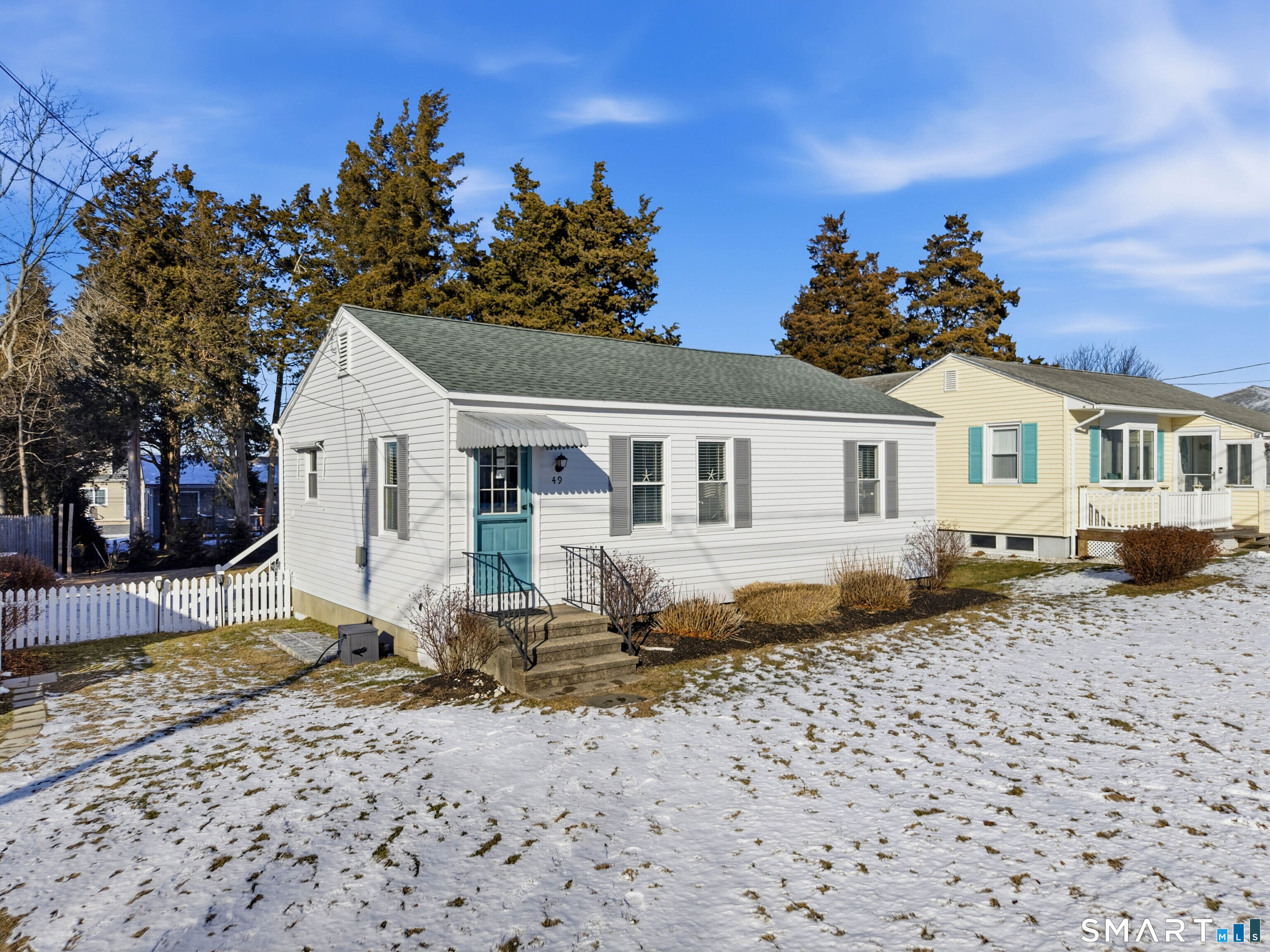 49 Uncas Road Clinton, CT 06413 - Photo 4 of 37