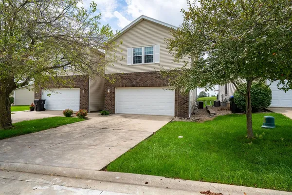$269,900 | 4 Everett Court, Bloomington, IL 61705