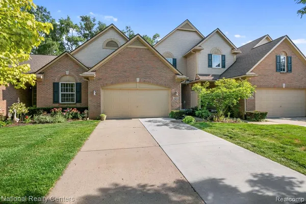 $325,000 | 8019 Springdale Drive, White Lake, MI 48386