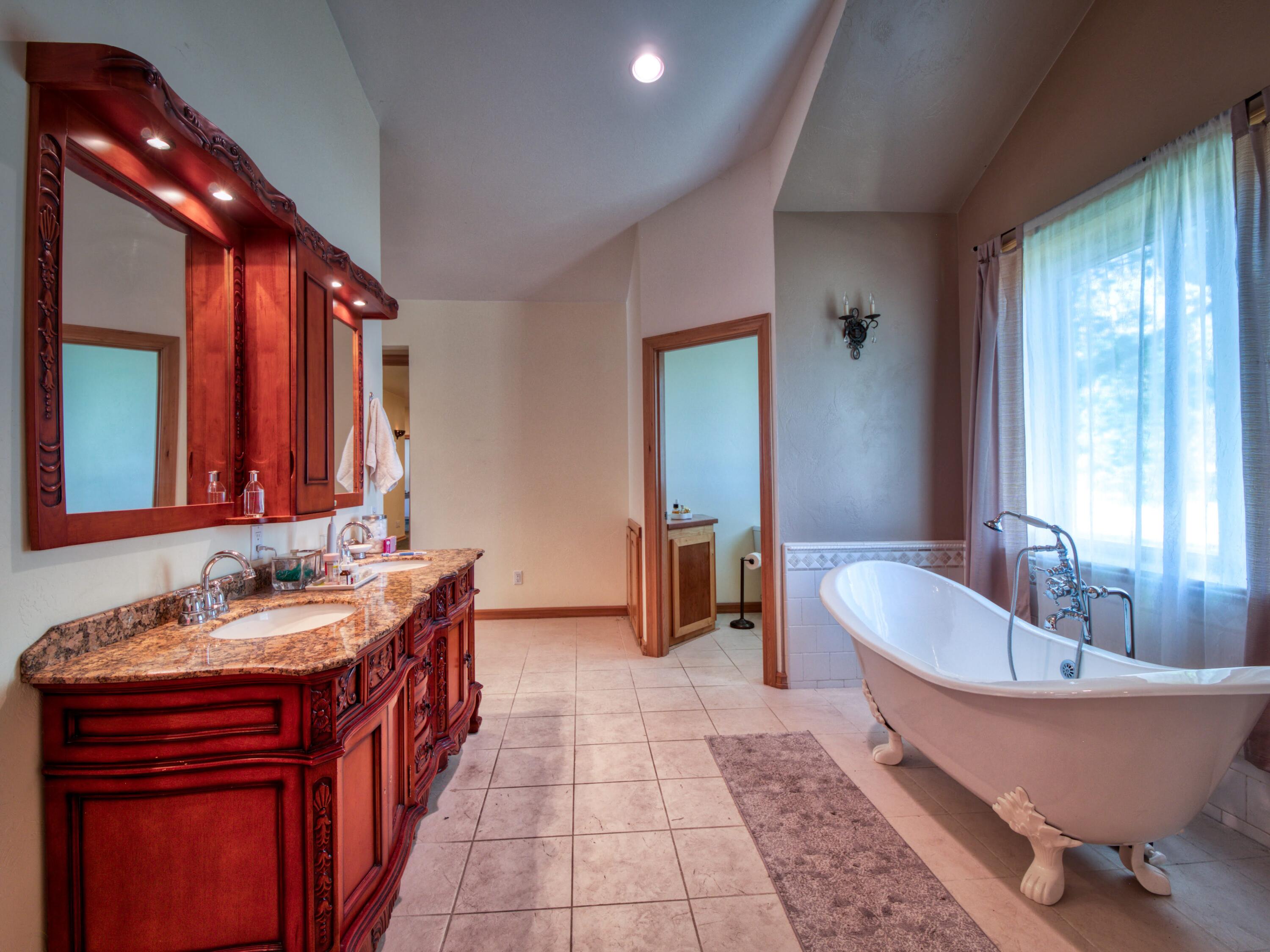 17777 North Applegate Road Grants Pass, OR 97527 - Photo 20 of 104 Master Bath 1