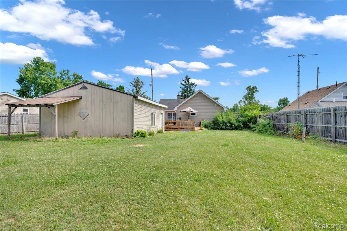 11183 Lapeer Road Davison, MI 48423 - Photo 4 of 25 Fenced Backyard