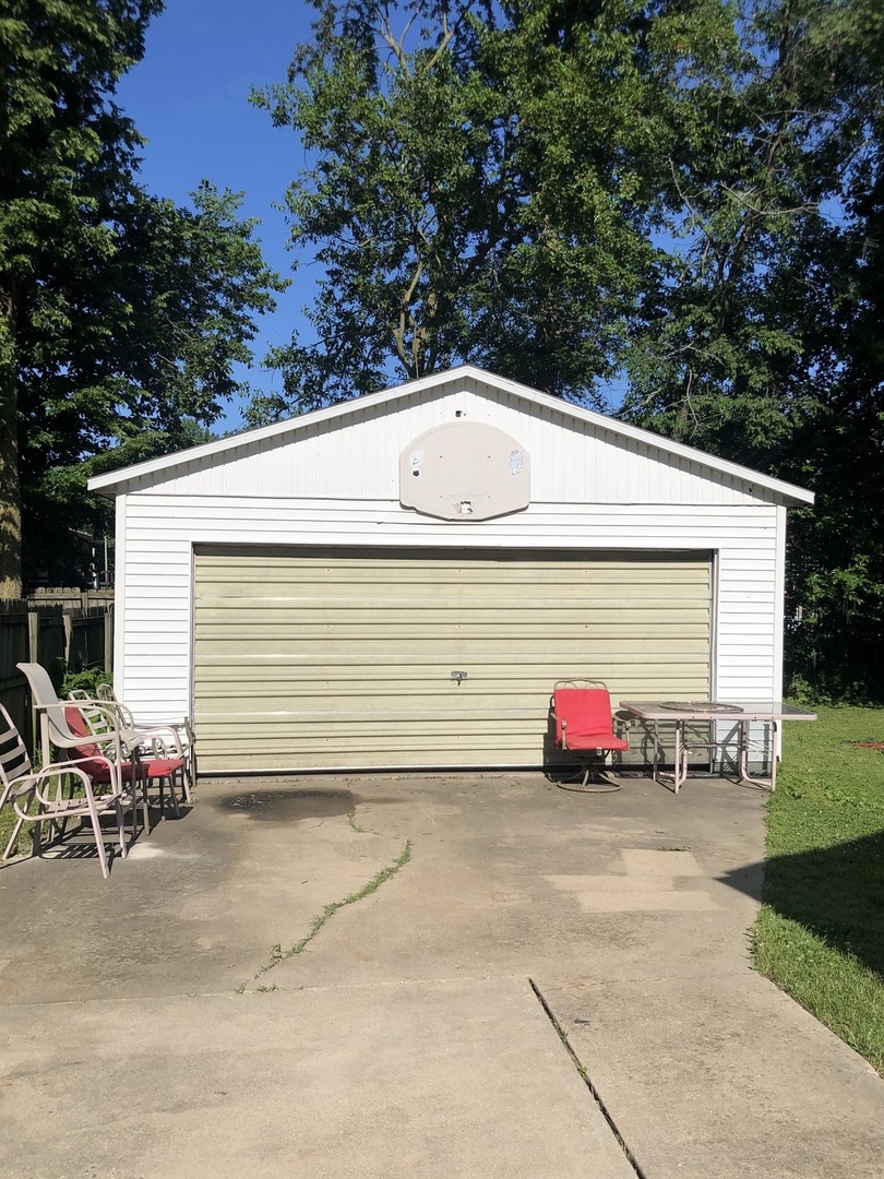 300 North Maple Street Normal, IL 61761 - Photo 16 of 18 a view of a patio with a table and chairs