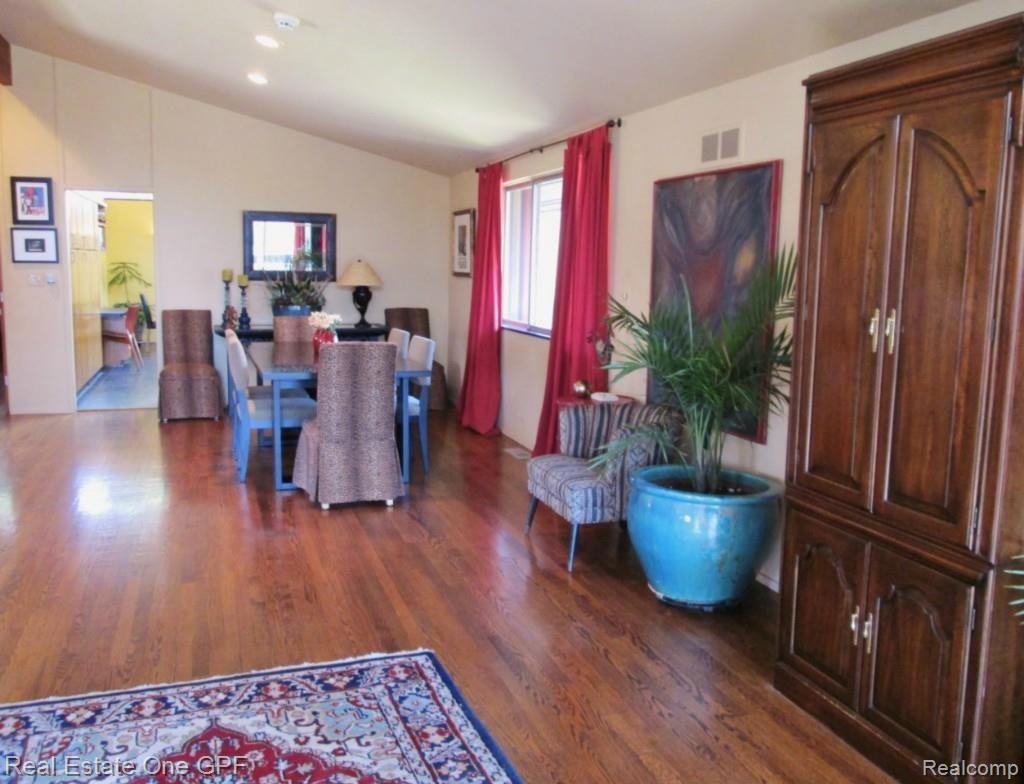 498 Barrington Road Grosse Pointe, MI 48230 - Photo 10 of 31 498 Barrington _10 (Custom).jpg