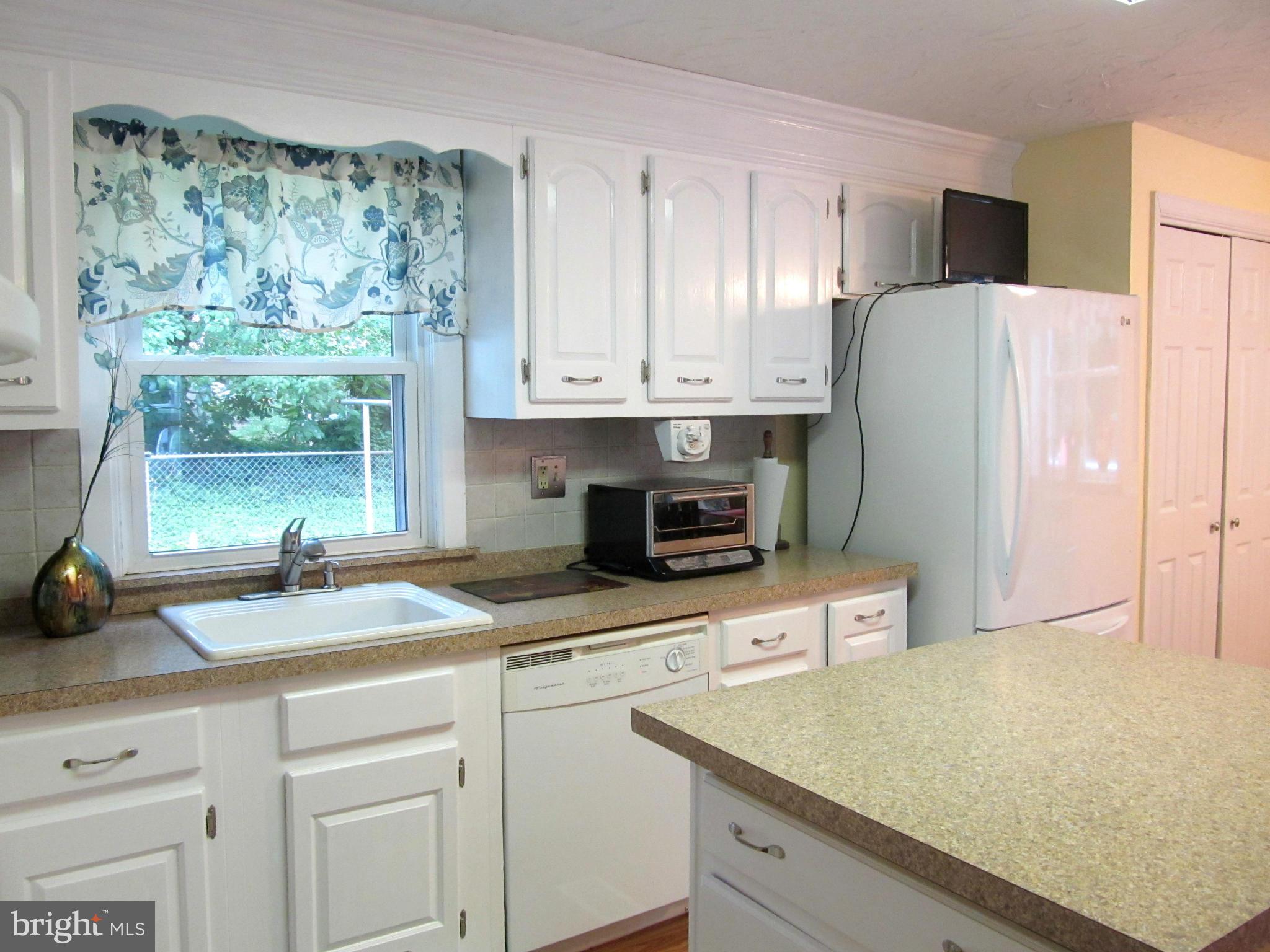 413 West Maple Road Linthicum Heights, MD 21090 - Photo 8 of 30 Kitchen