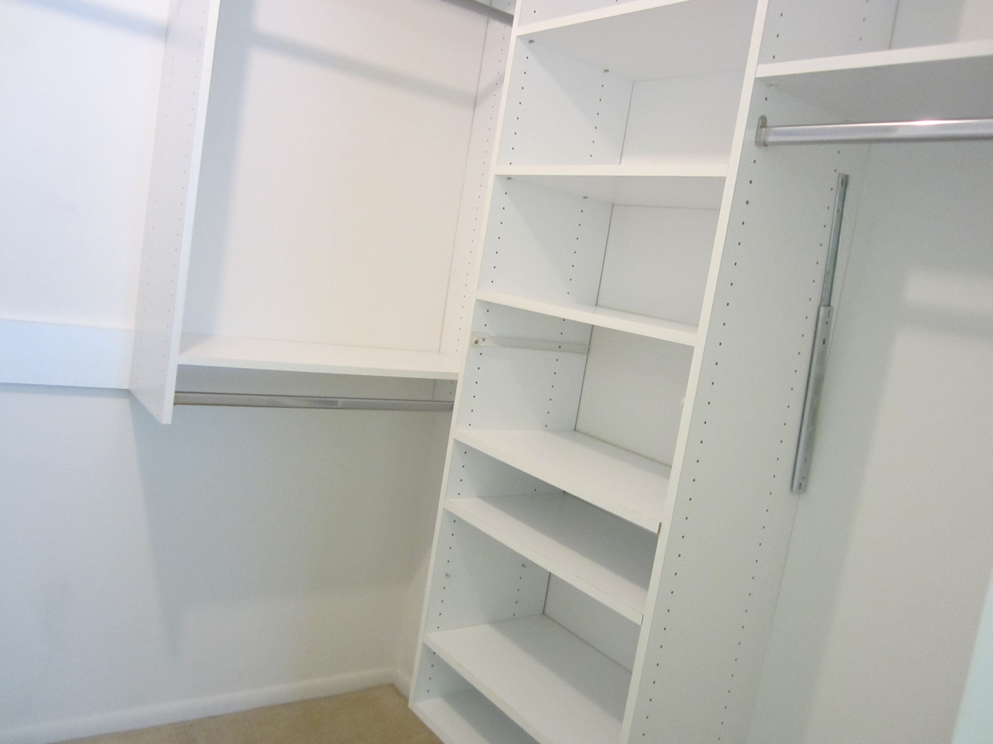 15 Bar Harbour Road, Unit 4G Schaumburg, IL 60193 - Photo 14 of 21 a view of an empty walk in closet