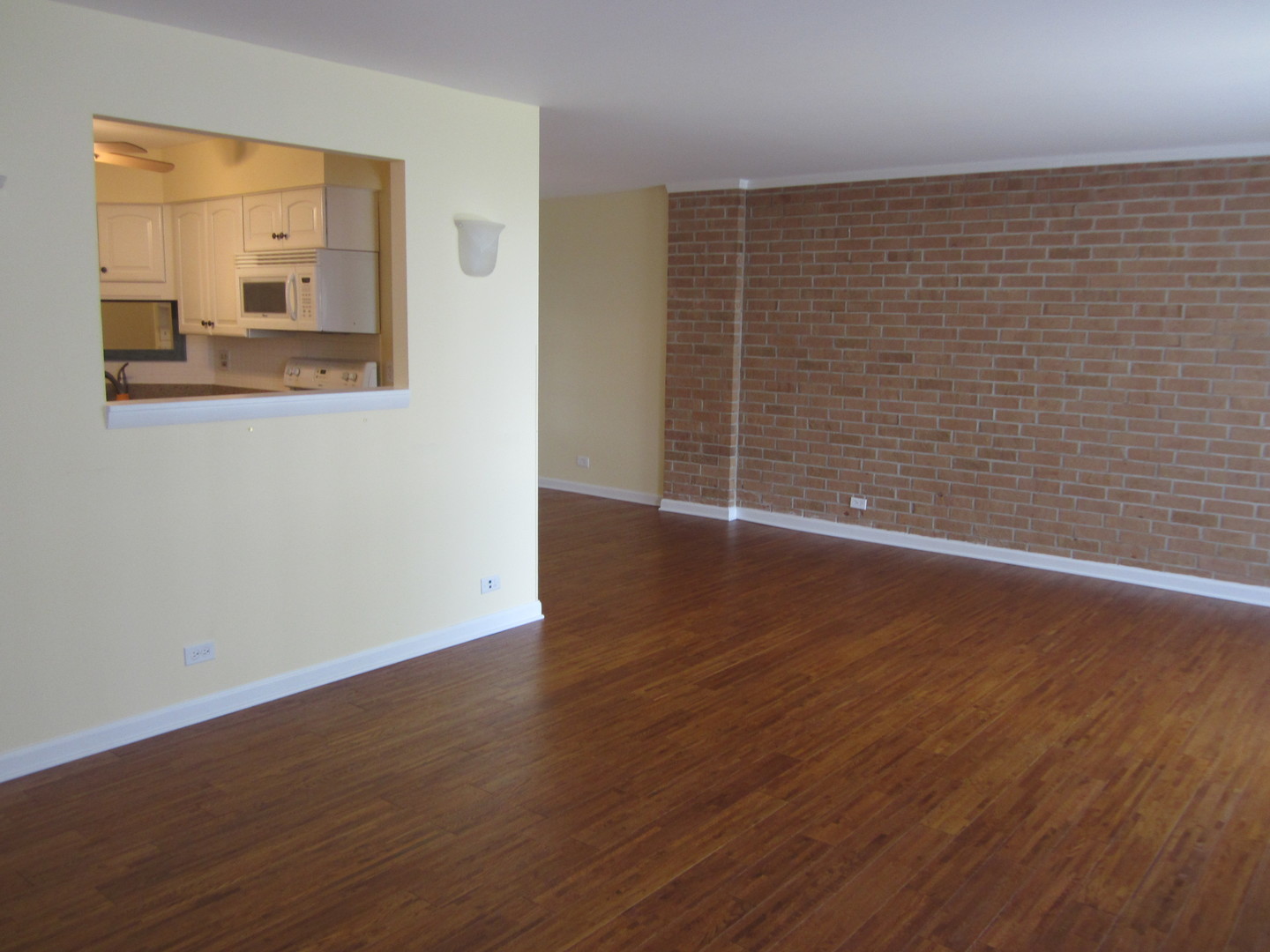 15 Bar Harbour Road, Unit 4G Schaumburg, IL 60193 - Photo 4 of 21 a view of an empty room with wooden floor and a window