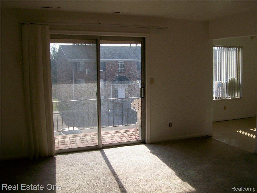 409 West Highland Road Howell, MI 48843 - Photo 5 of 17 Living room & deck