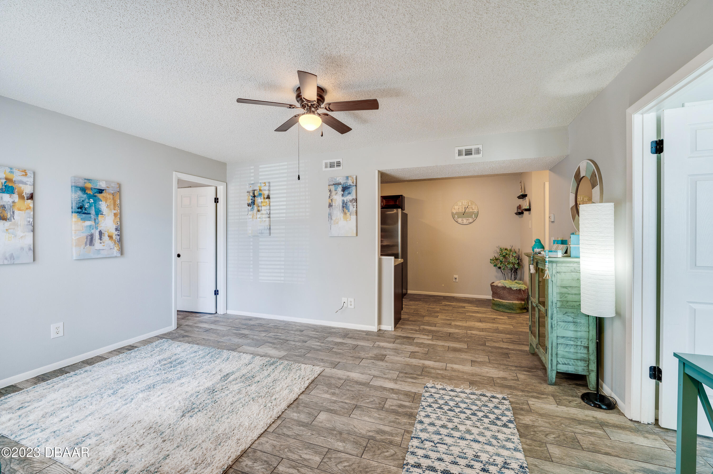 1600 Big Tree Road, Unit O4 South Daytona, FL 32119 - Photo 10 of 30 Living Room