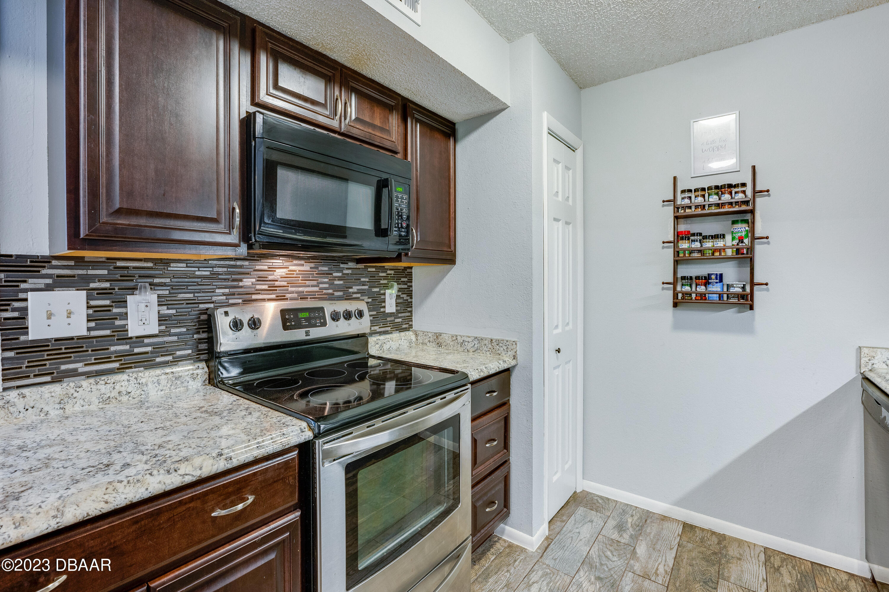 1600 Big Tree Road, Unit O4 South Daytona, FL 32119 - Photo 15 of 30 Kitchen