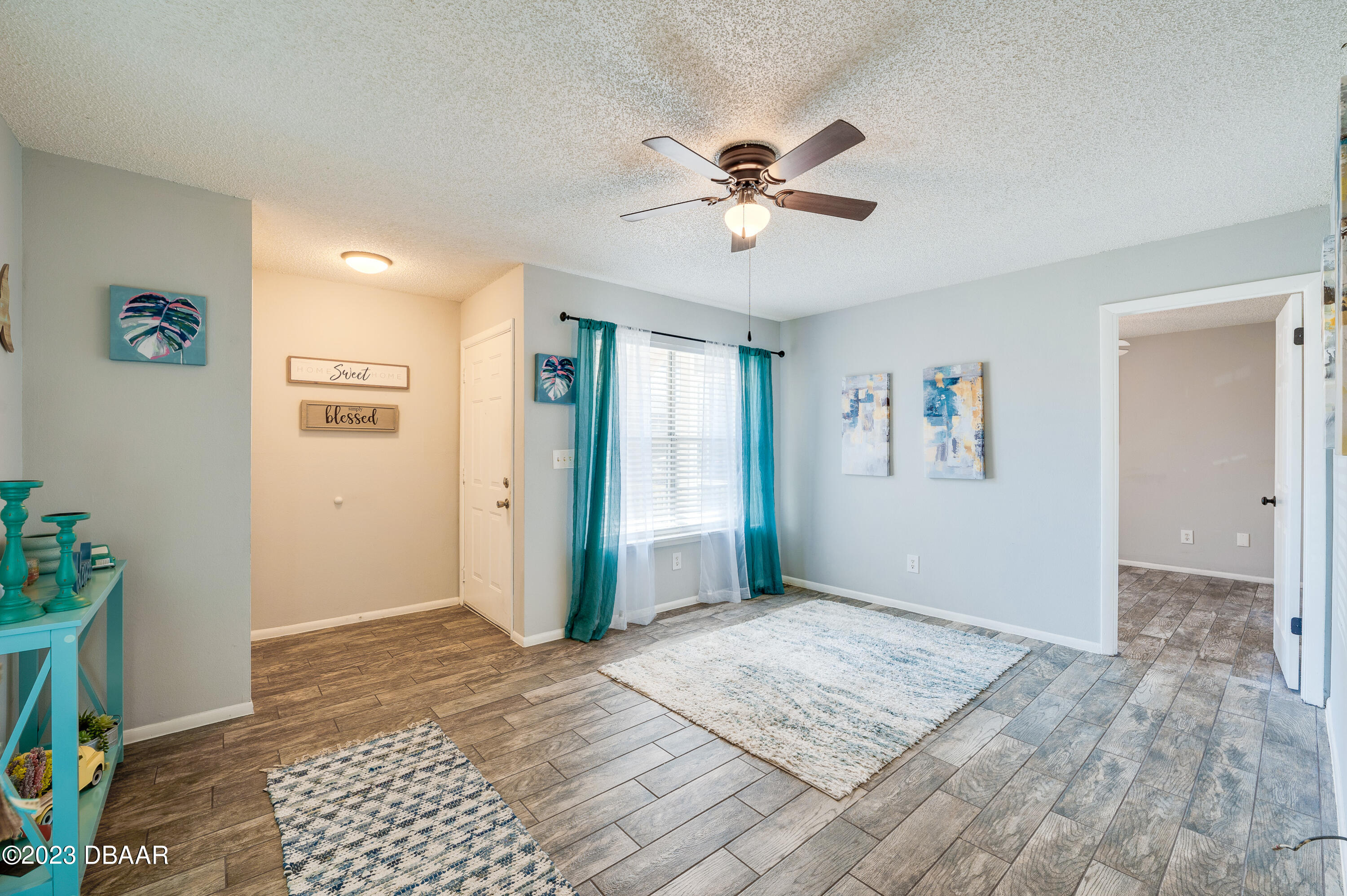 1600 Big Tree Road, Unit O4 South Daytona, FL 32119 - Photo 8 of 30 Living Room