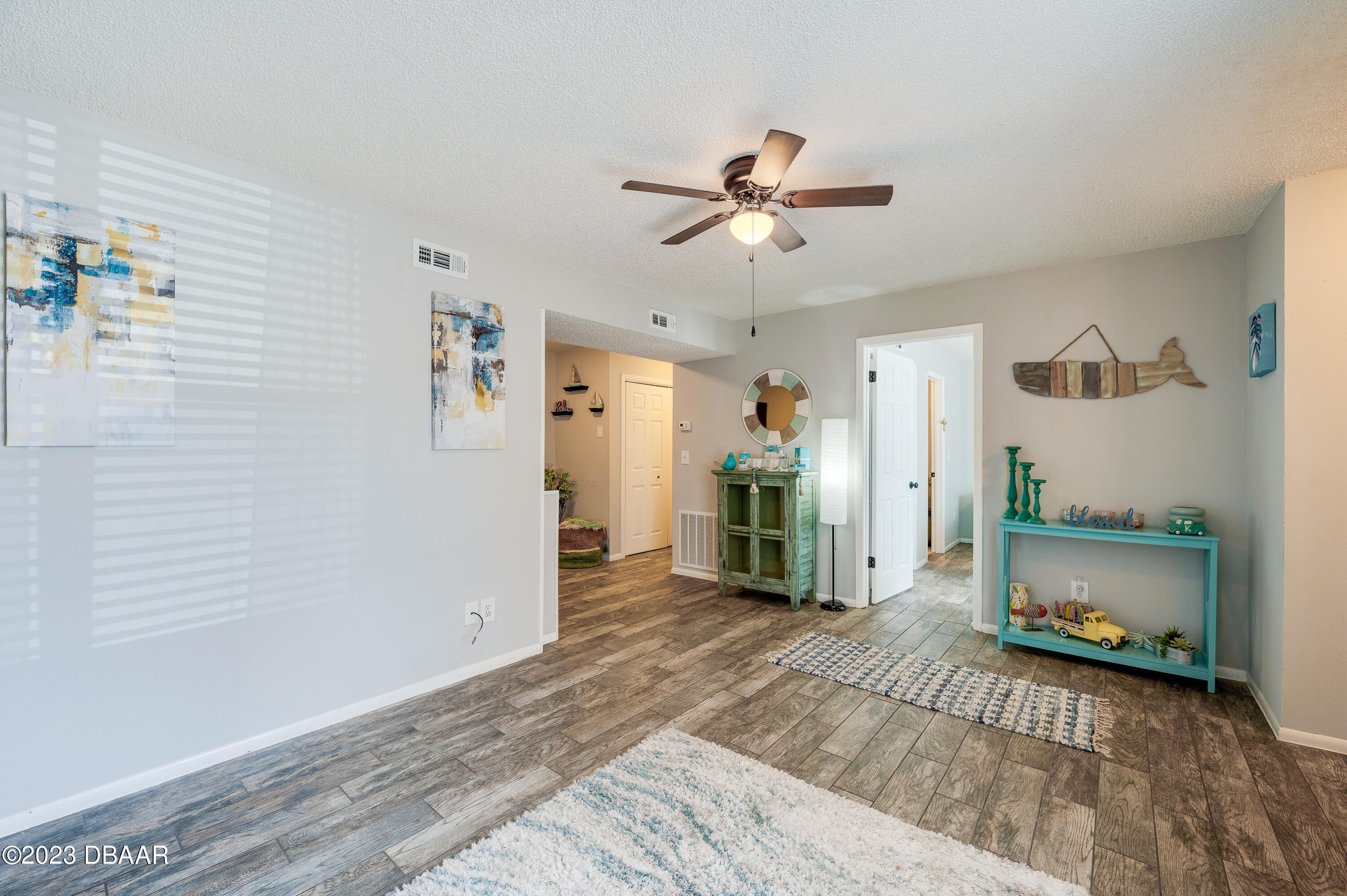 1600 Big Tree Road, Unit O4 South Daytona, FL 32119 - Photo 9 of 30 Living Room