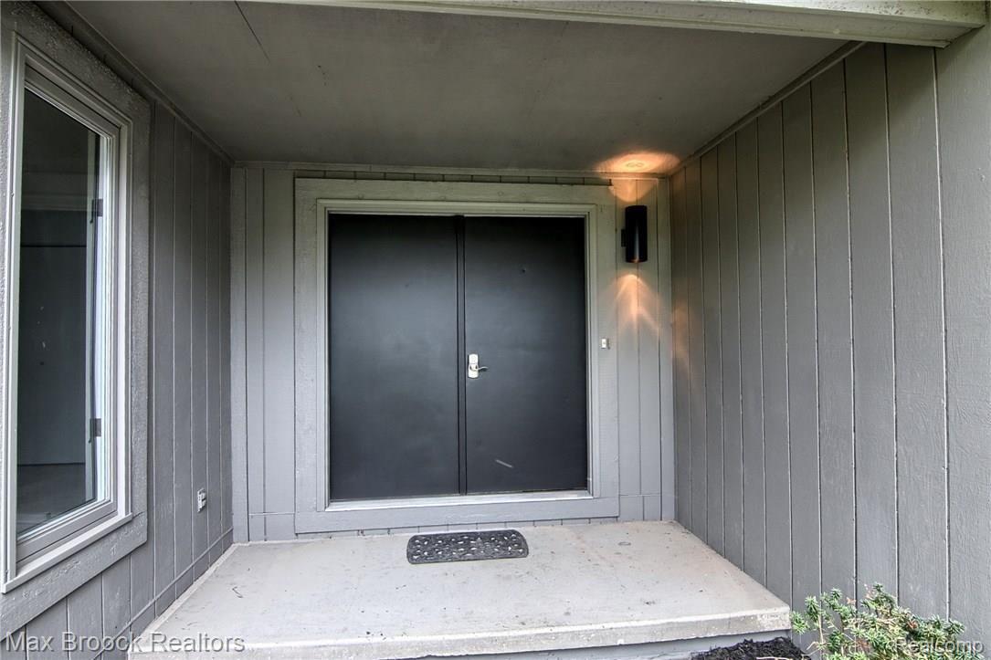 2015 Kemp Road Bloomfield Hills, MI 48302 - Photo 2 of 28 Front_Entrance.jpg