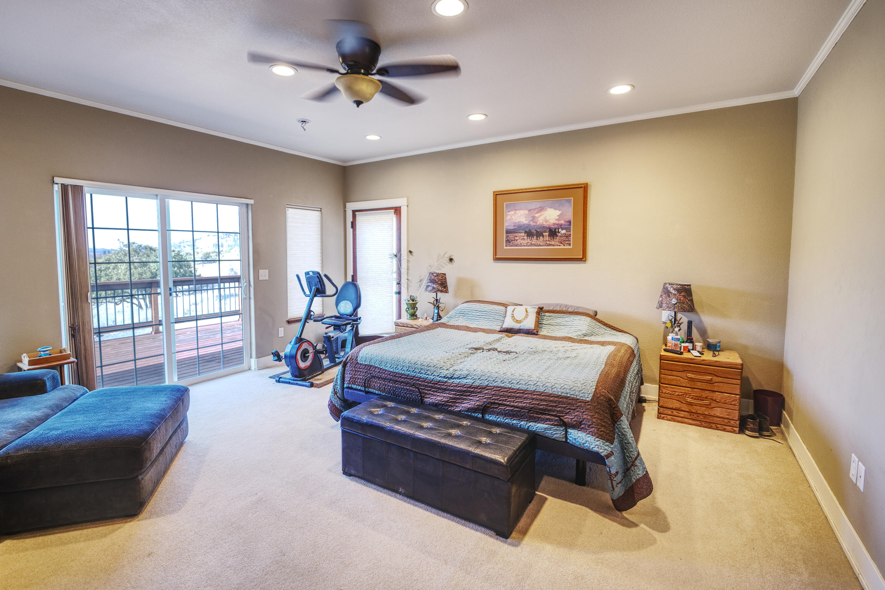 6555 East Antelope Road Eagle Point, OR 97524 - Photo 18 of 30 a bed room with a bed and a couch